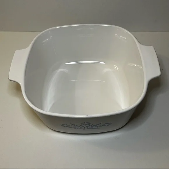 Vintage Corning Ware Blue Cornflower 3 Quart Baking Dish with Pyrex Lid - Picture 12 of 16